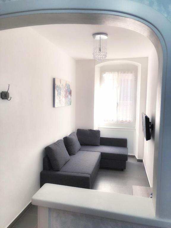 Tino'S House room 6